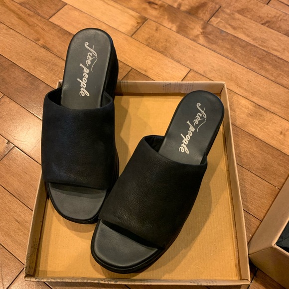 Free People Flatform Sandal. Brand new. Never worn. - Picture 10 of 10